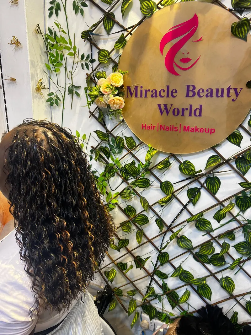 Knotless braids by Miracle Beauty World, Gulu